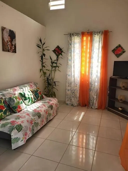 Maisonnette Guadeloupeenne Baie Mahault Feriehus